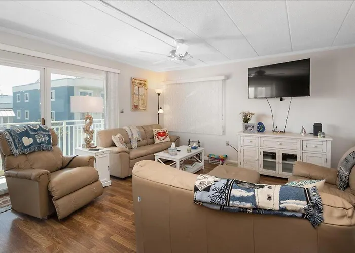 Relaxing 2 Bedroom Salty Sands Mid-town Ocean City!