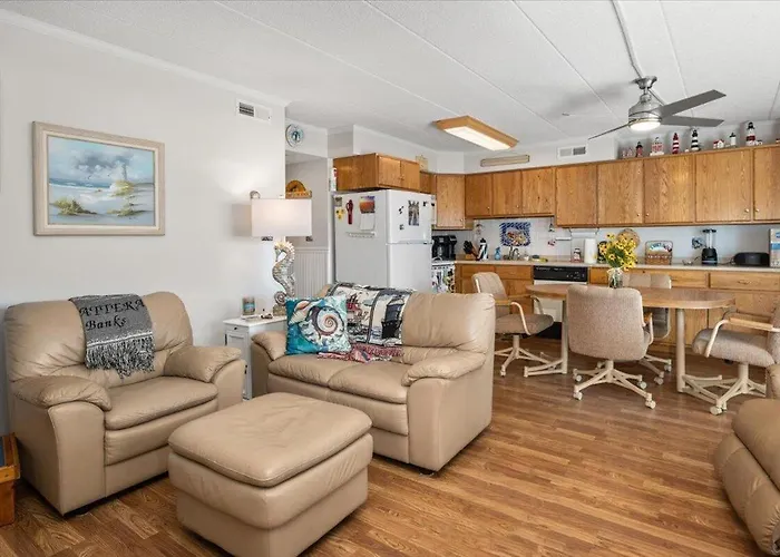 Relaxing 2 Bedroom Salty Sands Mid-town Ocean City! *