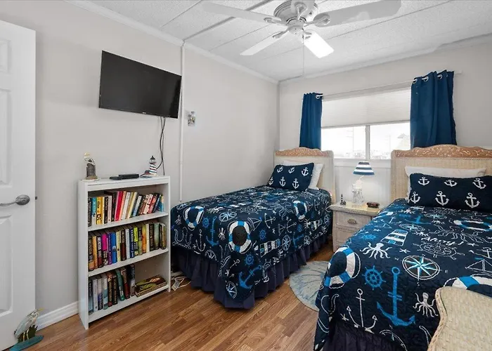 Relaxing 2 Bedroom Salty Sands Mid-town Ocean City!