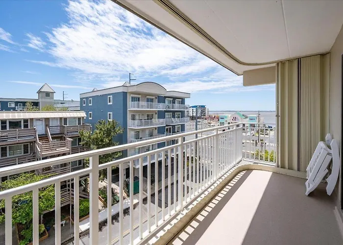 Relaxing 2 Bedroom Salty Sands Mid-town Ocean City! *